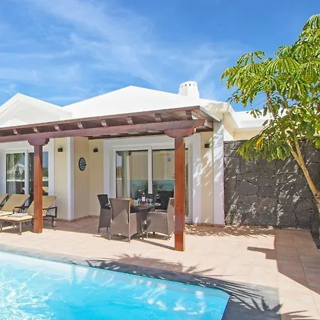 In Playa Blanca Sleeps 8 Includes Swimming Pool Air Con And Wifi 4 * Playa Blanca